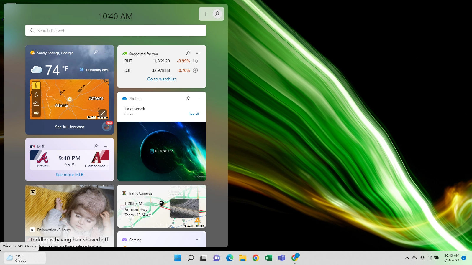 Menu com 'widgets' do Windows 11 - uma alteração que absolutamente ninguém pediu.